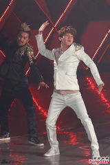 组图：东方神起开唱 劲歌热舞粉丝high不停