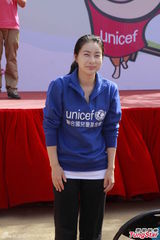 组图：郭晶晶教爱子拜年手势 看旧爱田亮综艺