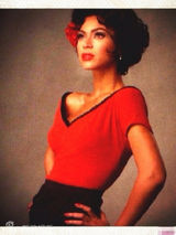 组图：碧昂斯分享性感旧照 大秀八字奶美背翘臀