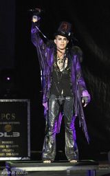 幻灯图集：《美偶》冠军亚当-兰伯特加拿大开唱