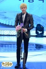 组图：李宝英捧SBS大奖 李敏镐得奖最多赢五冠