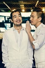 高清组图：张国立张默父子拍摄杂志写真默契十足