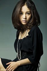 幻灯图：王子文最新杂志写真照 宛若精灵落入凡间