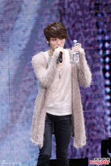 组图：金在中巡演台湾收官 宽肩窄腰细长腿