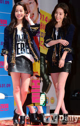 组图：韩智敏宣传新片超迷你短裙秀美腿