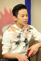 组图：《完美假妻》主创做客 刘镇伟尝试新题材