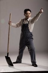 组图：献礼剧《开天辟地》邓小平定妆照 