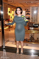 幻灯图：汤唯恭喜赵薇获千金 否认会做未婚妈妈