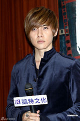 组图：唐禹哲发行新写真 汪东城抱病站台力挺