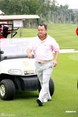 组图：郭富城出席活动 不带女友打高尔夫 