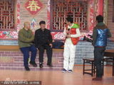 幻灯图：《捐款》春晚彩排 赵本山助小沈阳归来
