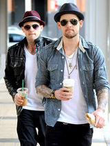 幻灯：泰拉-班克斯跳钢管舞 Snoop Dogg当厨师