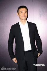 组图：韩庚帅气出席颁奖礼 现场热舞俊逸非凡