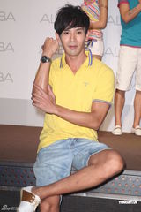 高清组图：彭于晏为手表代言 阳光帅气大秀健美肌肉