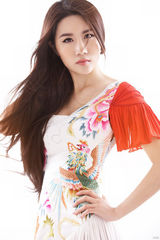 组图：温馨生活写真大片 显魅力大气端庄