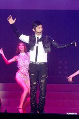 高清组图：黄晓明香港性感开秀 无惧广东话不标准被