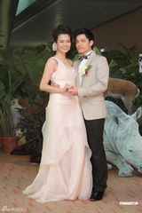 组图：吕慧仪结婚秀钻戒 陈志云等好友到场庆贺