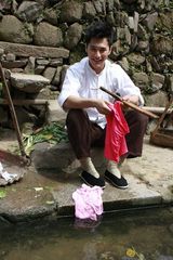 组图：张翰魏晨朱梓骁下乡“改造” 农夫装扮录节目