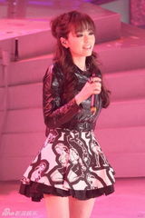 幻灯图：庾澄庆张小燕带队PK 众多红星献艺除夕节目