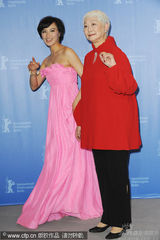 幻灯图集：《团圆》登场 王全安携卢燕莫小棋亮相