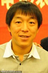 组图：赵薇与恩师玩微博 见同窗与黄晓明“咬耳朵”