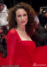 组图：《绑架》首映 伊莎贝尔帅气不抵andie娇艳