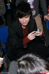 组图：古巨基容祖儿劲歌王盛典称王封后