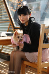 幻灯组图：朱桦新歌MV拍摄制作完成 携爱犬温情出镜