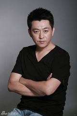 组图：庹宗华休闲写真曝光男人四十魅力有加