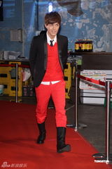 组图：种子音乐尾牙颁奖 吴克群扮财神郭书瑶热舞