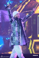 组图：香港演唱会圆满完成 侧田转往北京发展