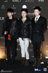 组图：帝国之子奇太映等众星亮相时装秀