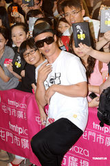 高清组图：陈奕迅笑言自己无心肝 有意看哈林演出