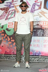 组图：陈绮贞结婚无着落 张震岳猛健身晒成黑炭