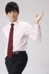 高清图：吴奇隆代言头痛药 化身白领体会朝九晚五