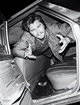 组图：克里斯汀牵手加勒特拍写真 演绎流浪情怀