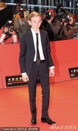 组图：影展主席现身《姐姐》首映 蕾雅长裙美艳