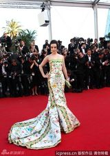 组图：范冰冰亮相戛纳 中国风长裙展东方风情