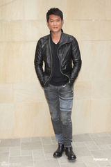 组图：古天乐高圆圆远赴云南拍戏 郑秀文探班打气