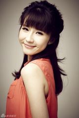 组图：方安娜清新写真诠释知性美