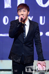 组图：Key优铉组小分队ToHeart 队友站台主持