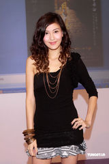 幻灯图集：万梓良加盟《岁月骄阳》 吻太太秀恩爱