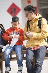 组图：《爸爸去哪儿》换爸 Angela开心跟张亮