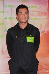 组图：古天乐代言游戏挥剑闯关 望周董体谅狗仔