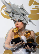 高清组图：格莱美后台 Lady Gaga将雷人进行到底