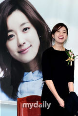 组图：韩孝珠黄正民共同出任韩国税厅宣传大使