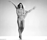 组图：超模芭儿-拉法莉全裸出浴 美背翘臀性感诱人