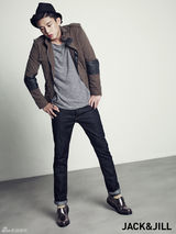 高清组图：韩星刘亚仁秋冬写真 展淘气少年魅力