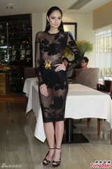 组图：香港藏毒嫩模走秀 爆乳中开拼蛇腰