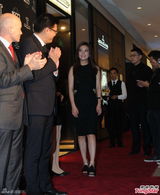 组图：赵薇黑裙亮相难掩疲态 与苏有朋可耍脸色